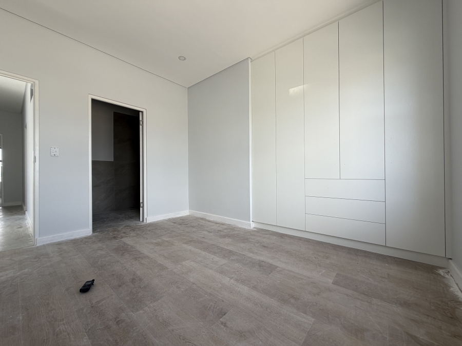 5 Bedroom Property for Sale in Sandown Western Cape